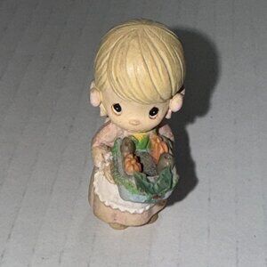 Vintage 1998 Precious Moments Christmas Figurine Girl